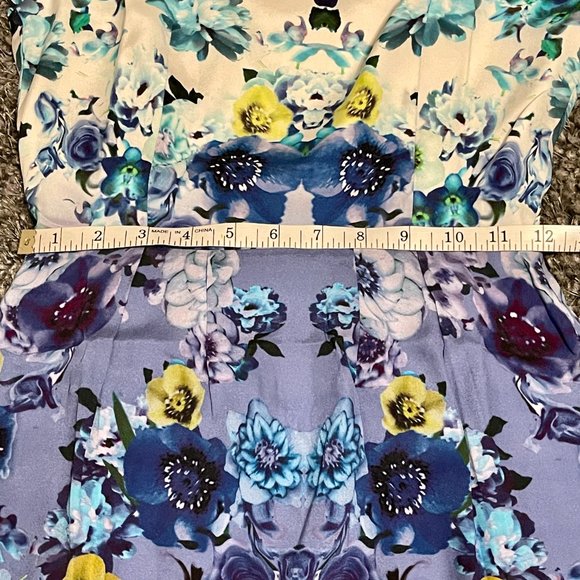 Guess ~ Lilac Floral Dress ~ Size XS - Picture 5 of 7